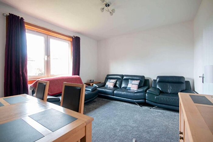 2 Bedroom Flat To Rent In L Northfield Broadway, Edinburgh, EH8