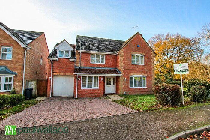 5 Bedroom Detached House For Sale In Broadgreen Road, West Cheshunt, EN7
