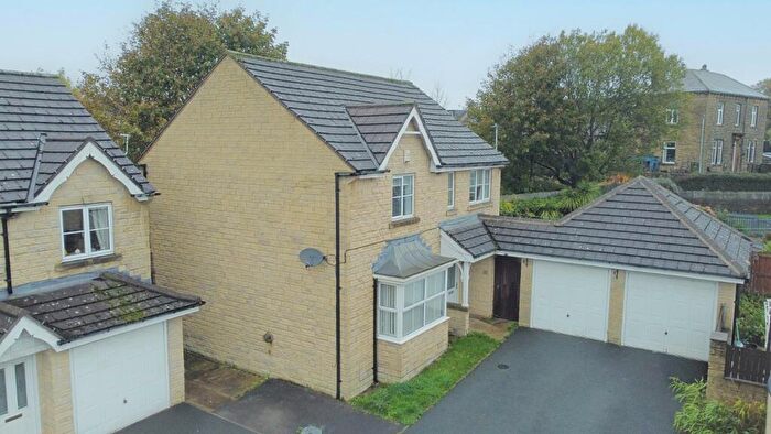 4 Bedroom Detached House For Sale In Yeoman Court, Clayton Heights, Bradford, BD6