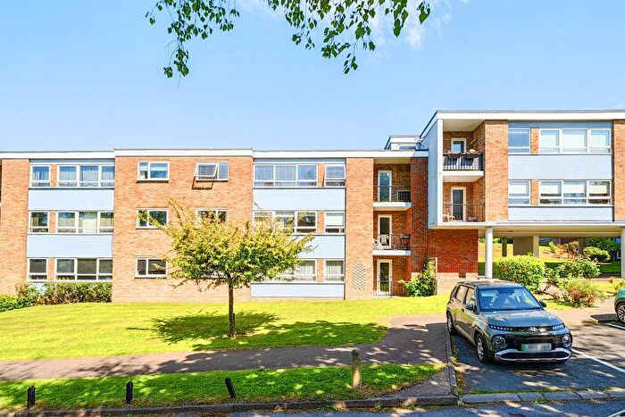 3 Bedroom Flat For Sale In Ivinghoe Road, Bushey, WD23