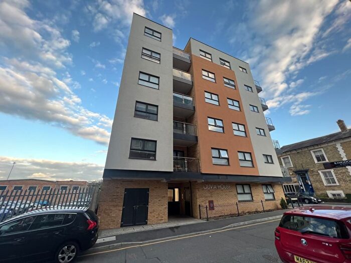2 Bedroom Flat For Sale In Oxford Road, Luton, LU1