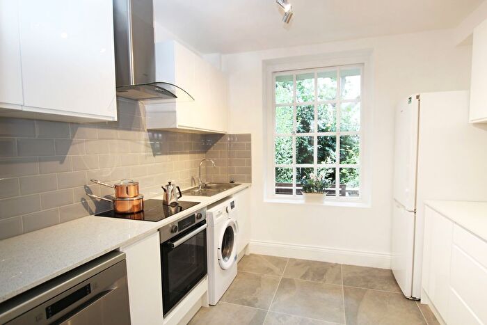 3 Bedroom Flat To Rent In Russell House, Cambridge Street, London, SW1V