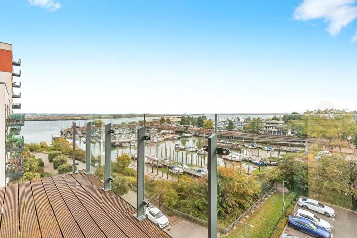 3 Bedroom Flat For Sale In Pearl Lane, Gillingham, Kent, ME7