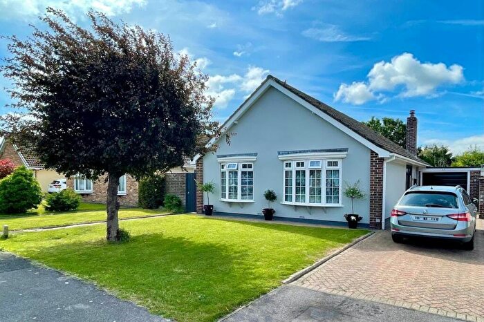 2 Bedroom Detached Bungalow For Sale In Hunters Lodge, Catisfield, Fareham, PO15