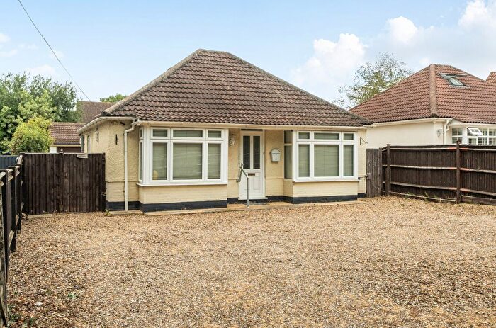 3 Bedroom Bungalow For Sale In London Road, Wokingham, Berkshire, RG40