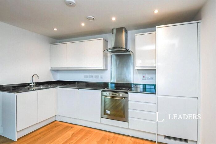 2 Bedroom Flat To Rent In Queensgate, Cromwell Road, RH1