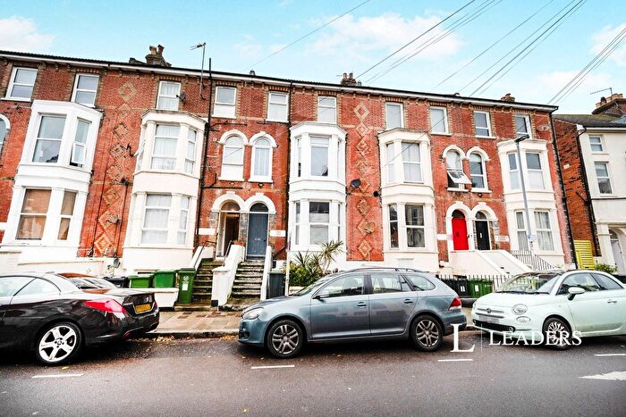 2 Bedroom Flat For Sale In Elphinstone Road, Southsea, Hampshire, PO5