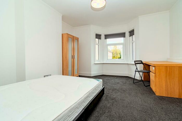 6 Bedroom Detached House To Rent In Queensland Road, Bournemouth, BH5