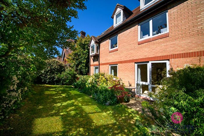 2 Bedroom Flat For Sale In Friern Watch Avenue, Homan Court, N12