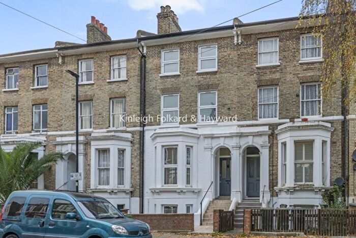 2 Bedroom Apartment To Rent In Flaxman Road London, SE5