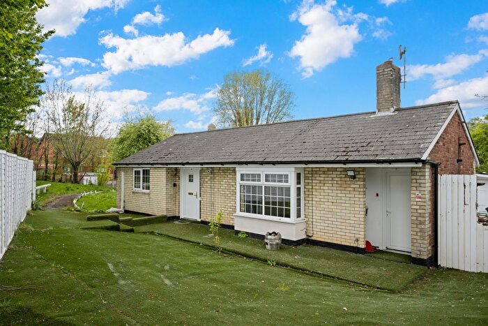 2 Bedroom Bungalow For Sale In Queensway, Shenley, WD7