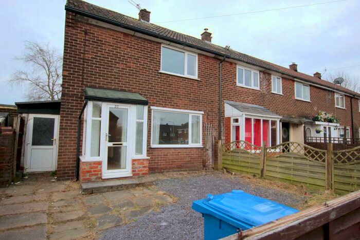 2 Bedroom Town House To Rent In Westmorland Drive, Brinnington, SK5