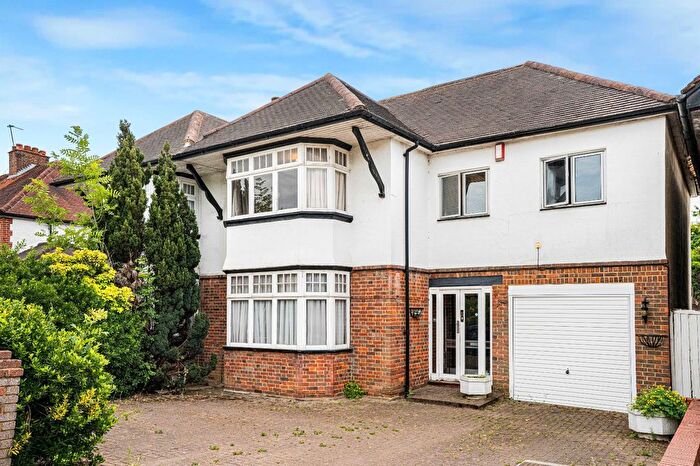 4 Bedroom Semi Detached House For Sale In Whitchurch Lane, Edgware, HA8