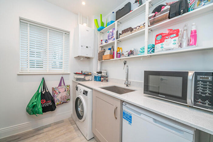 4 Bedroom Detached House For Sale In Vaisey Close, Tring, HP23