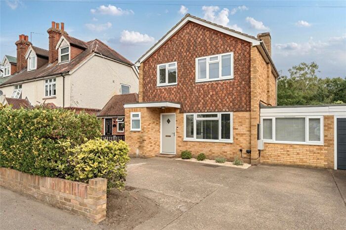 3 Bedroom Link Detached House For Sale In Send Road, Send, Surrey, GU23