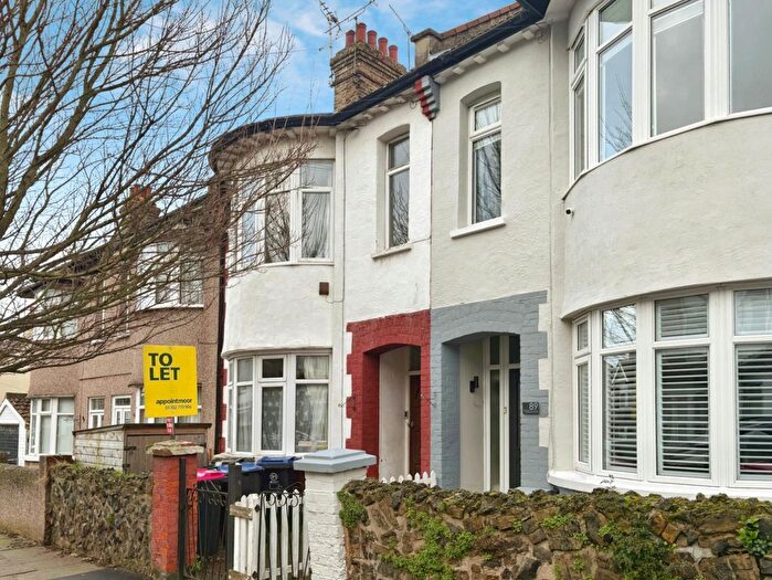 2 Bedroom Flat To Rent In Northview Drive, Westcliff-On-Sea, SS0