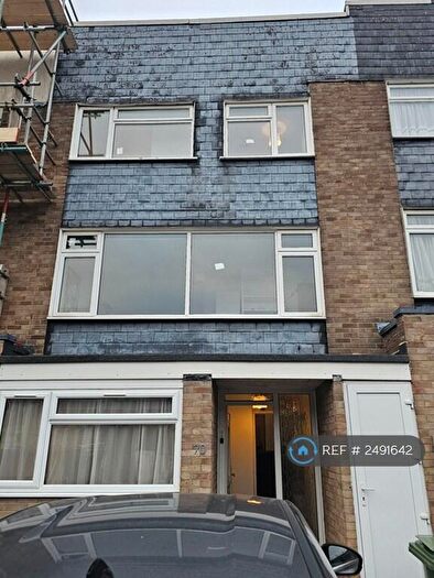 4 Bedroom Terraced House To Rent In Willow Way, Potters Bar, EN6