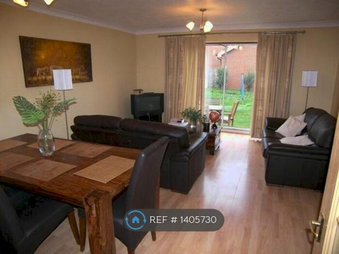 3 Bedroom Semi-Detached House To Rent In Snipe Close, Erith, DA8