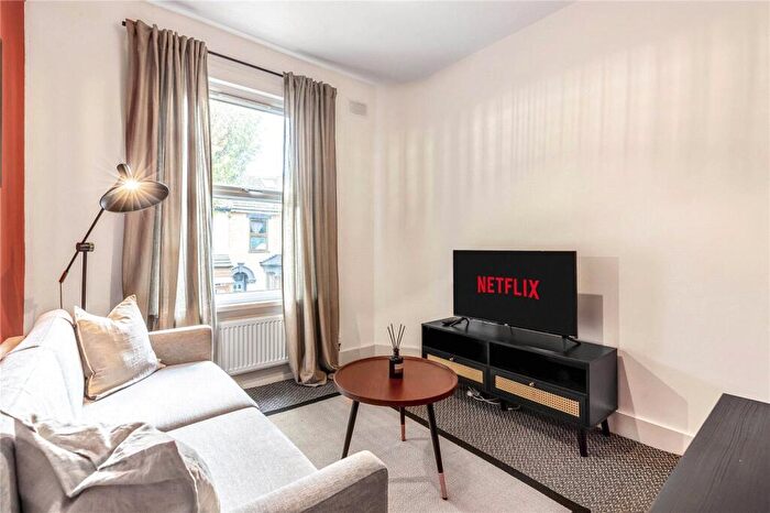 2 Bedroom Apartment To Rent In Belton Road Short Let, London, E11