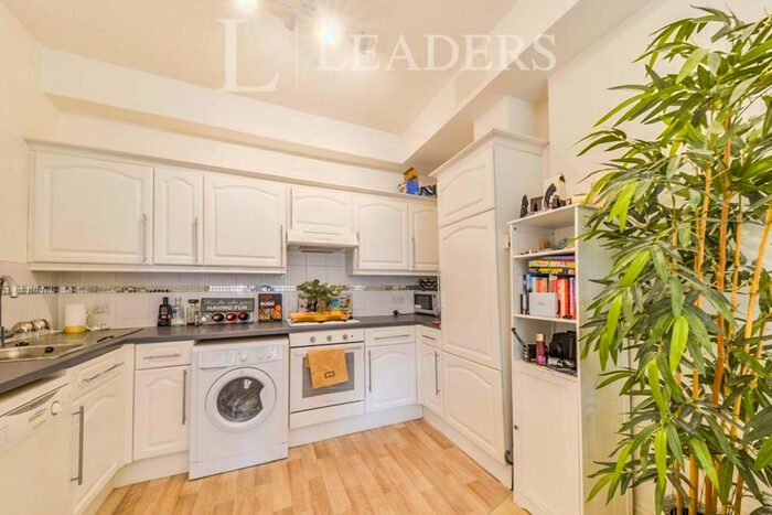 1 Bedroom Apartment To Rent In Nambour House, AL1