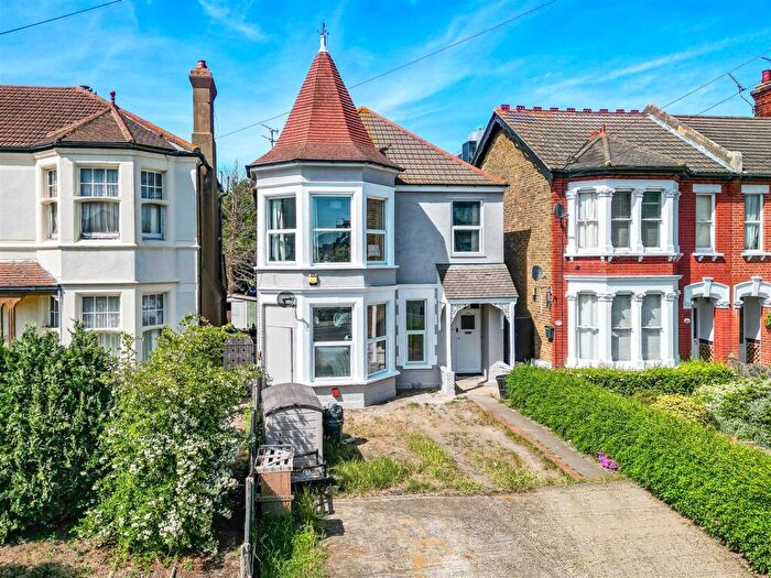 2 Bedroom Flat For Sale In Kilworth Avenue, Southend-On-Sea, SS1