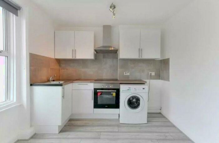 Studio To Rent In Kilburn High Road, NW6