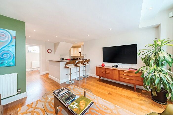 1 Bedroom Maisonette To Rent In Oakley Place, London, SE1