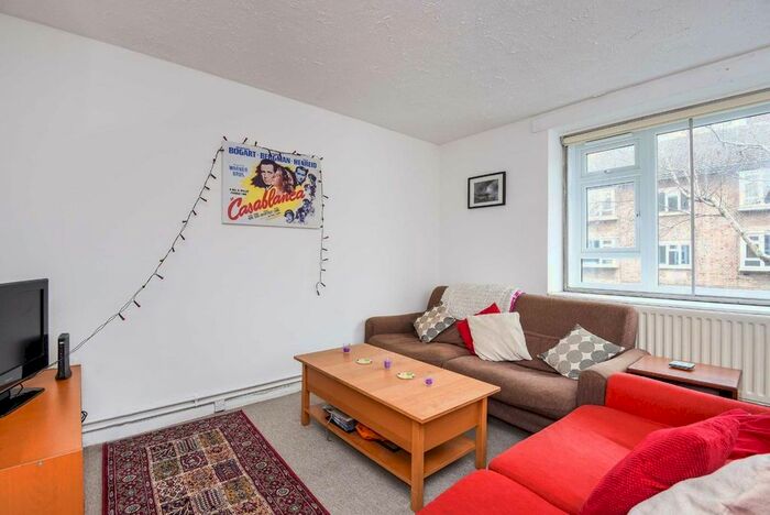 3 Bedroom Flat To Rent In Tonsley Street, London, SW18