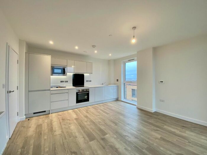 2 Bedroom Flat To Rent In Mortise House, Chailey Place, Hayes, UB3