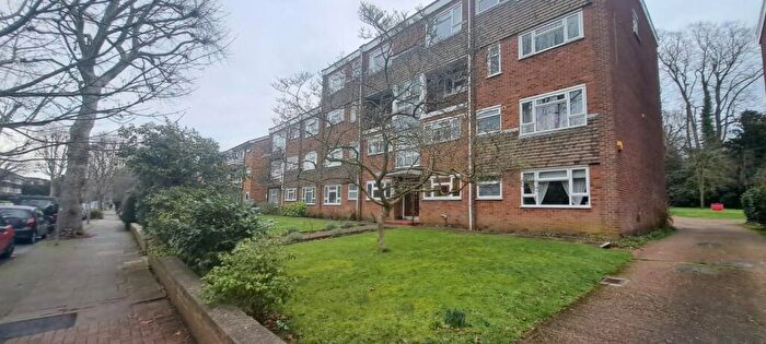 2 Bedroom Apartment To Rent In Lovelace Road, Surbiton, KT6