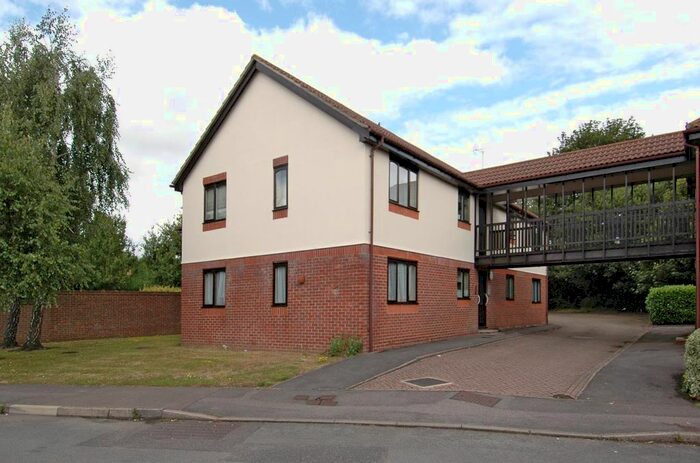 2 Bedroom Flat To Rent In Sandringham Road, Petersfield, GU32