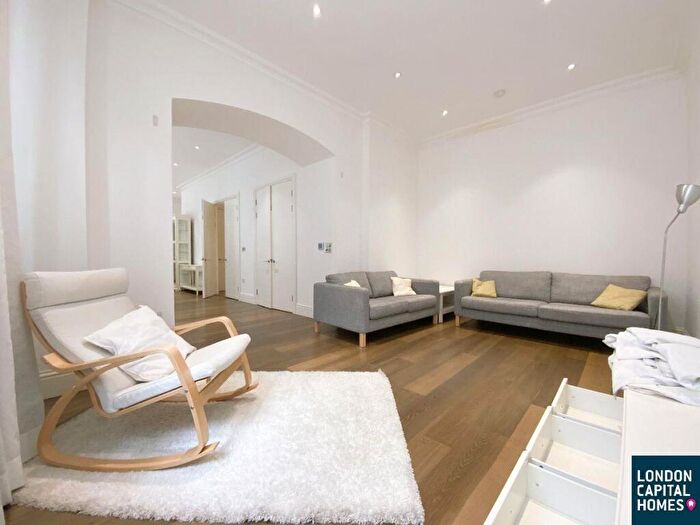 2 Bedroom Apartment To Rent In Sterling Mansions, Leman Street, London, E1