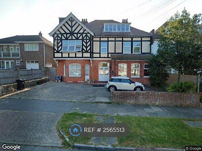 1 Bedroom Flat To Rent In Third Avanue, Frinton-On-Sea, CO13