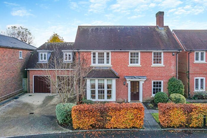 4 Bedroom Detached House For Sale In Burlingham Grange, North Warnborough, Hook, Hampshire, RG29