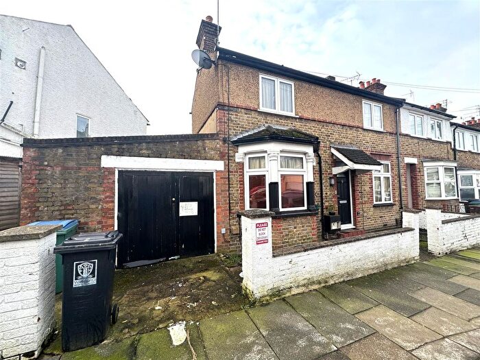 3 Bedroom Semi Detached House To Rent In Osborne Road, Watford, WD24