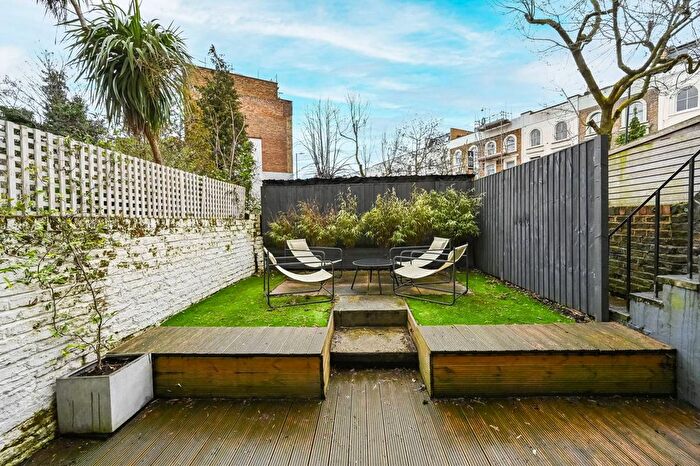 2 Bedroom Flat For Sale In Yonge Park, Finsbury Park, London, N4