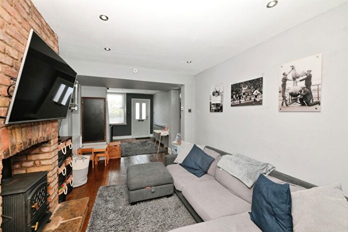 2 Bedroom Semi-detached House For Sale In Roman Street, Hoddesdon, EN11