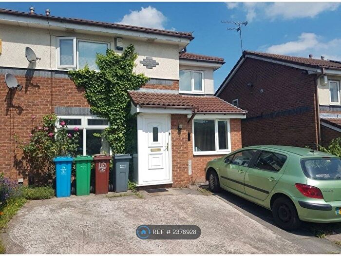 4 Bedroom Semi-Detached House To Rent In Blisworth Close, Manchester, M4