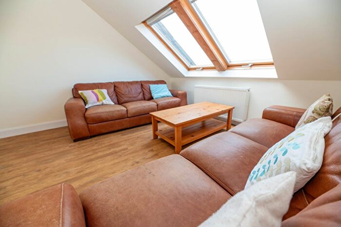 3 Bedroom Flat To Rent In Easter Road, Edinburgh, EH6