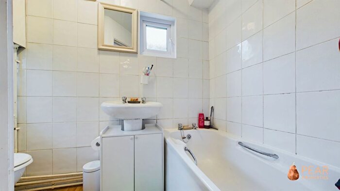 1 Bedroom Flat For Sale In Hertford Road, Worthing, BN11