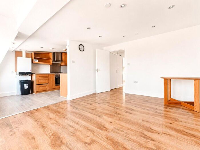 2 Bedroom Apartment To Rent In East Road, London, E15