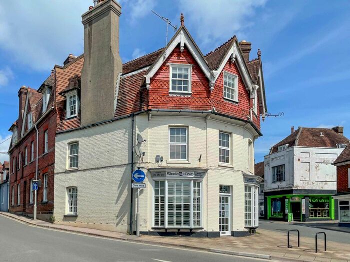 2 Bedroom Flat To Rent In Salisbury Street, Blandford Forum, DT11