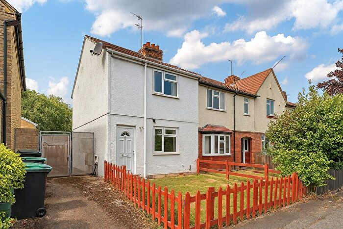 2 Bedroom End Of Terrace House For Sale In Hill Road, London, N10