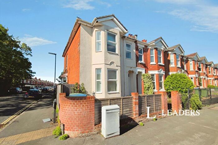 3 Bedroom End Of Terrace House For Sale In Oakley Road, Southampton, Hampshire, SO16