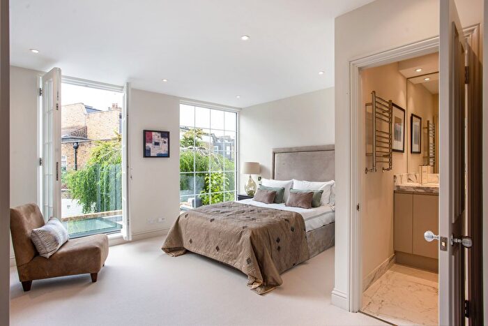 6 Bedroom Terraced House For Sale In Britannia Road, London, SW6