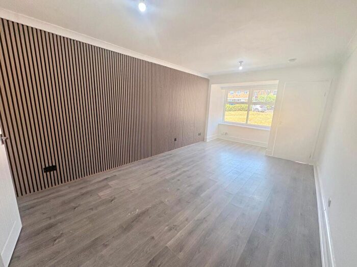 2 Bedroom Maisonette To Rent In Cheswood Drive, Sutton Coldfield., B76