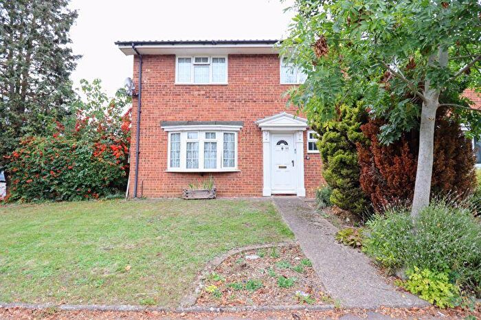 4 Bedroom End Of Terrace House For Sale In Brooklands Road, Bletchley, Milton Keynes, MK2