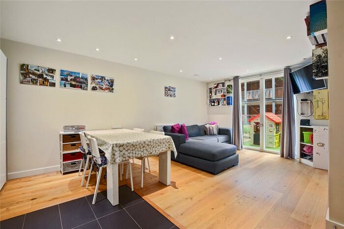 2 Bedroom Flat To Rent In Wiltshire Row, Islington, N1