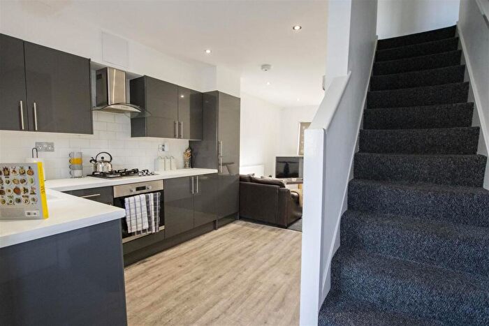 5 Bedroom House To Rent In Fladbury Crescent, Birmingham, West Midlands, B29