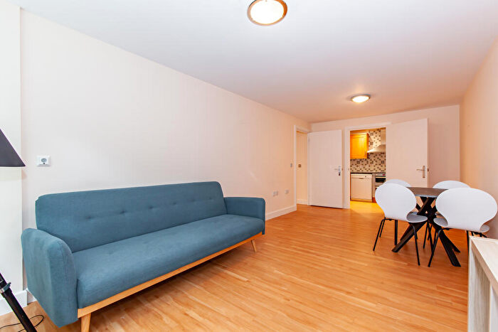 2 Bedroom Apartment To Rent In Beech Road, Headington, OX3